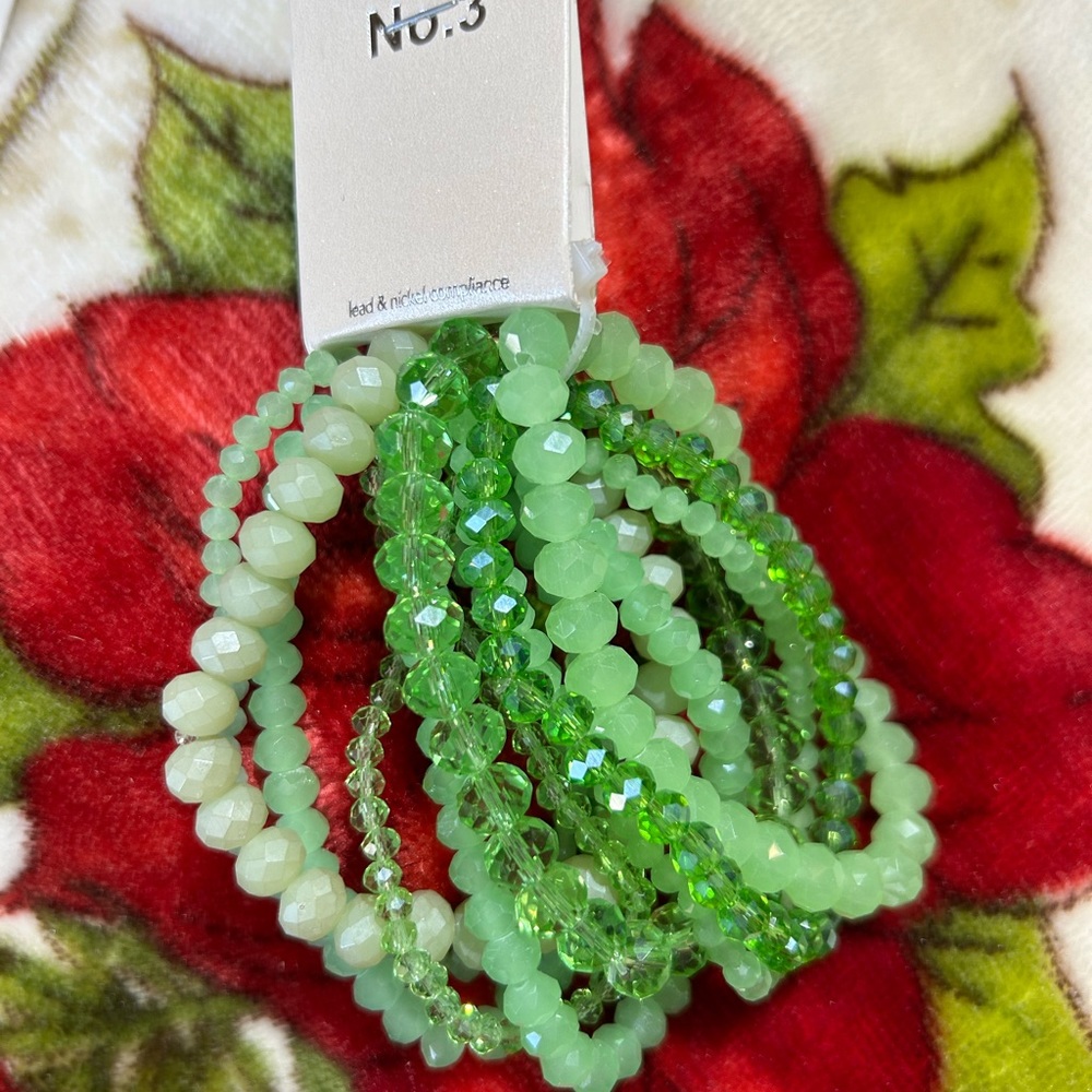Never wore green bracelet, perfect for Christmas